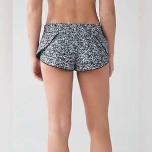Lululemon Reversible Surf Short II Mini In Ripple White Seal Grey/Black Size 10